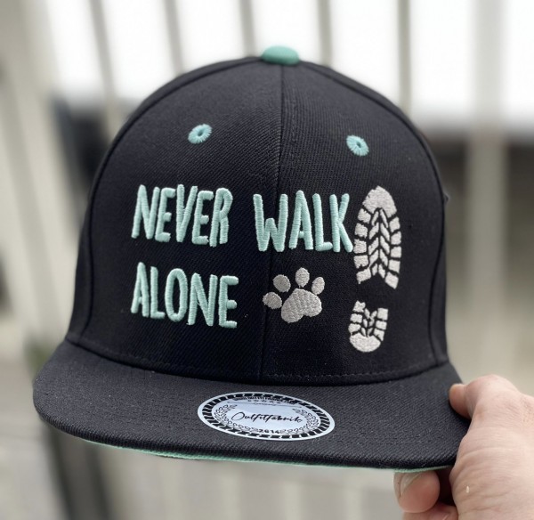 Snapback Cap NEVER WALK ALONE - DOG, schwarz/mint